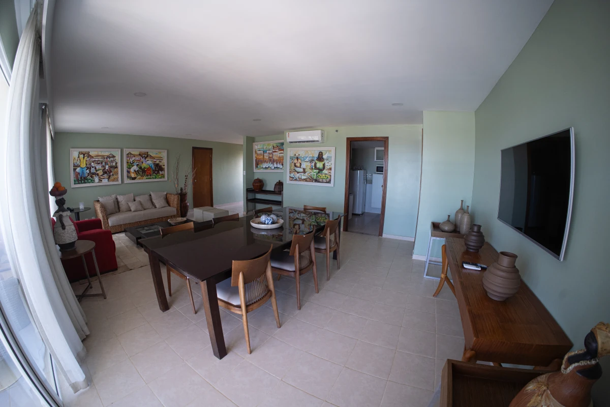 Suíte Presidencial - Ante Sala - Luxosa ante sala climatizada, mesa com 8 lugares, poltronas, TV de LCD com canal a cabo e varanda.