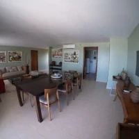 Suíte Presidencial - Ante Sala - Luxosa ante sala climatizada, mesa com 8 lugares, poltronas, TV de LCD com canal a cabo e varanda.